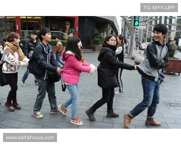 真人BG欢迎你,感受最贴近生活的情感交流与互动体验 真人BG欢迎你,感受最贴近生活的情感交流与互动体验